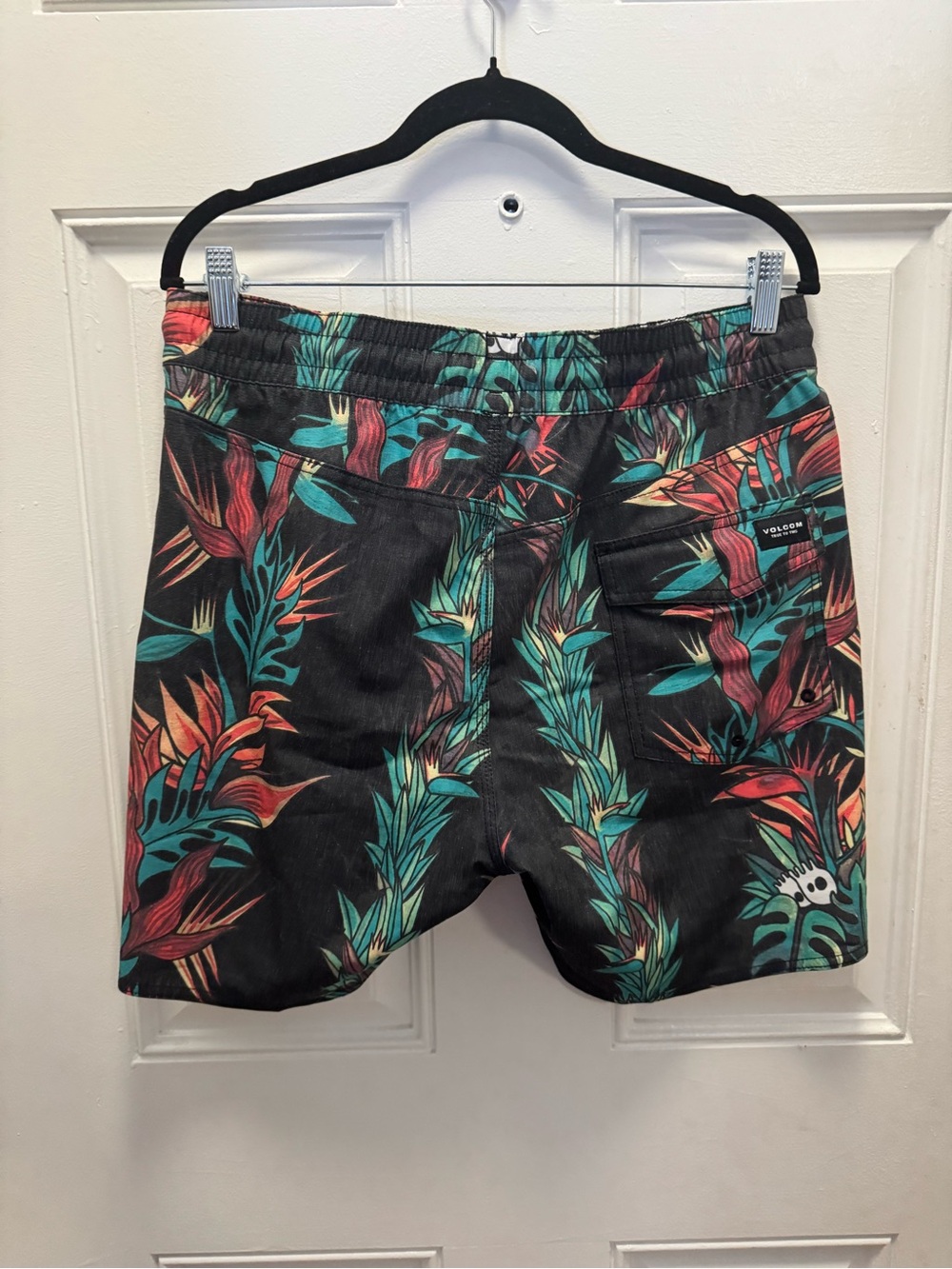 Volcom Black Tropical Floral Hybrid Shorts 0518 - Picture 6 of 8